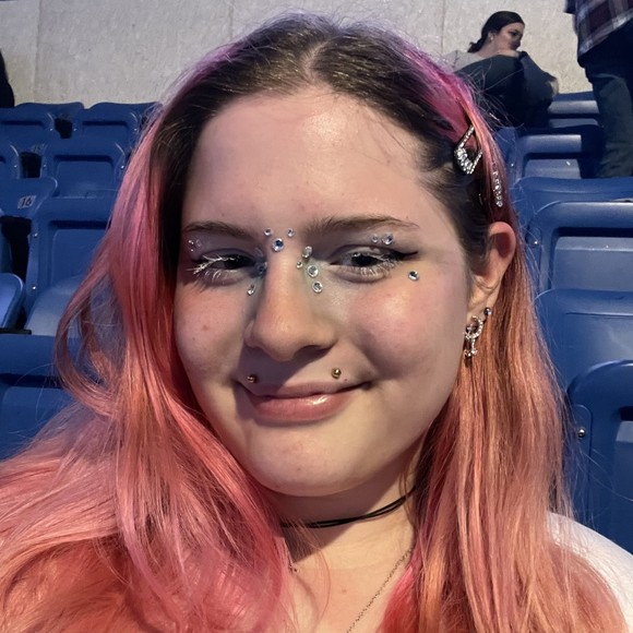 Meet your Posher, Gabrielle - Picture 1 of 1